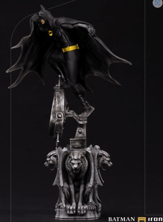 Batman Returns Batman Deluxe Art 1:10 Scale Statue/ Iron Studios - Geekstationcollectibles